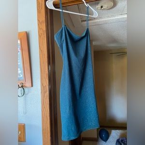 Very beautiful and basic for a school dance!!